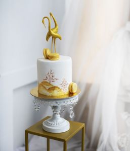 Vestuvinis tortas su gandrais
